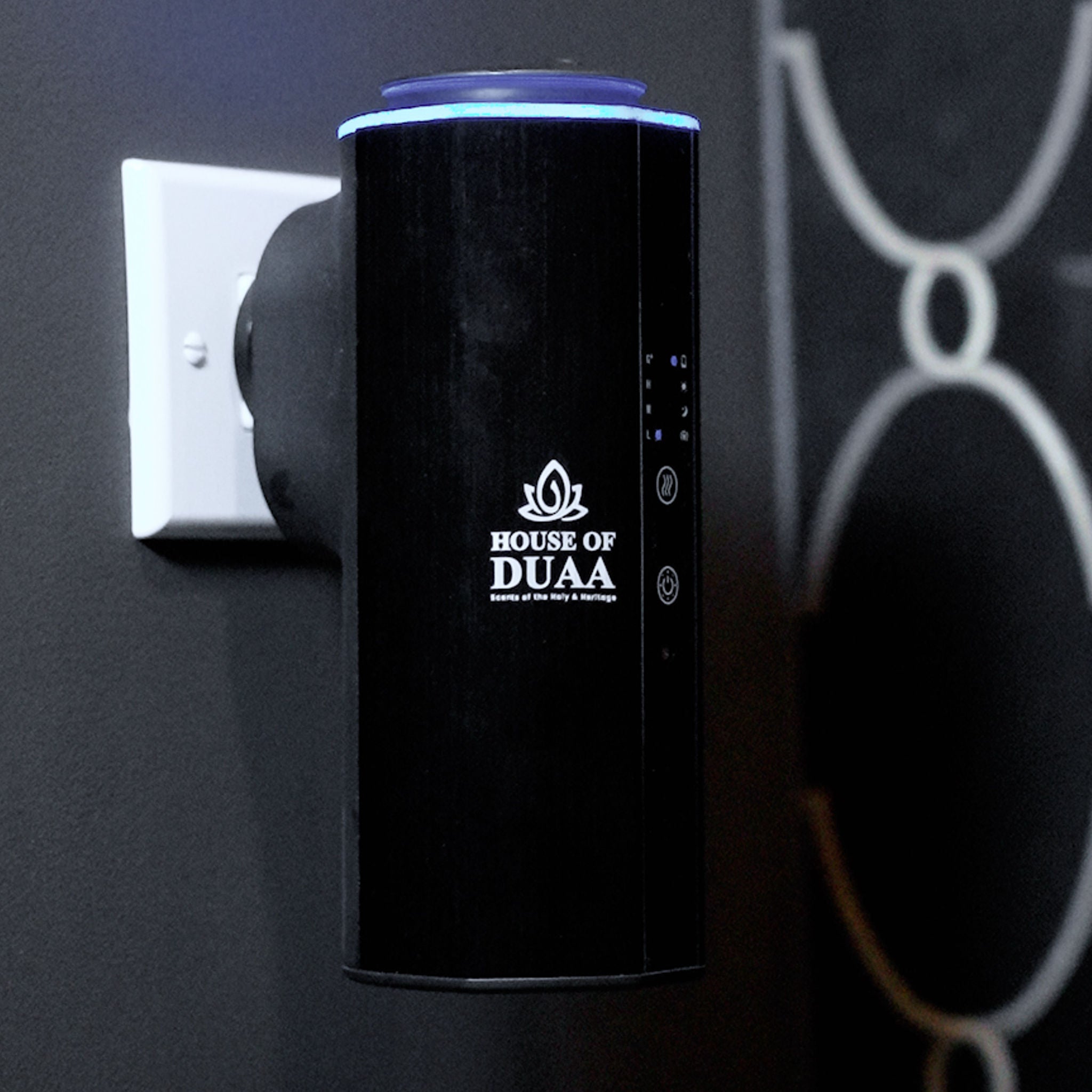 The Véra Glow Plug-In Smart Scent Diffuser Black Full View - House of Duaa
